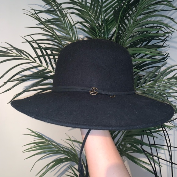 Accessories - Black hat